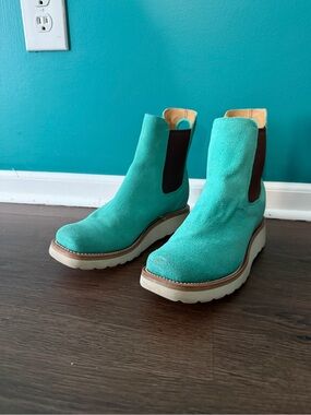 Macie Bean women’s suede swedges